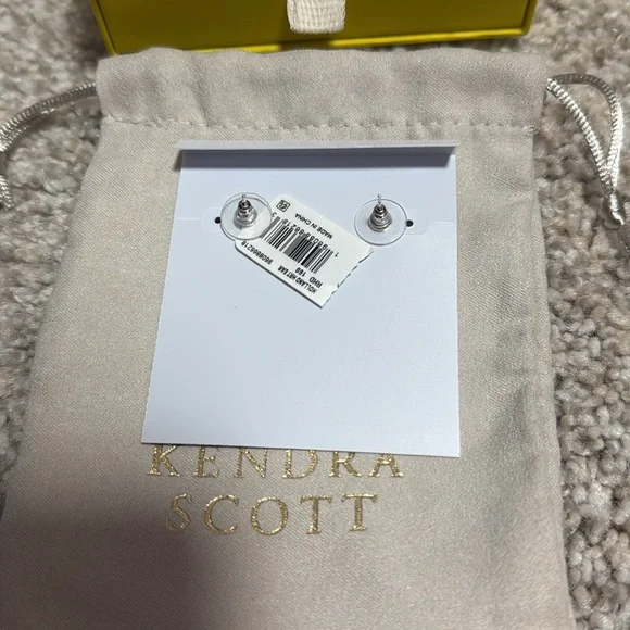 NWT Kendra Scott Holland Silver Heart Stud Earrings In White Cubic Zirconia - Picture 6 of 6